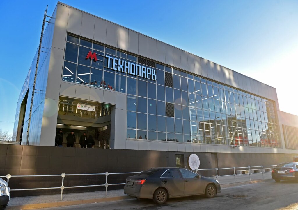 Технопарка 7. Технопарк (станция метро). Станция метро Технопарк Москва. Технопарк метро торговый центр. Технопарк станция ТЦ.